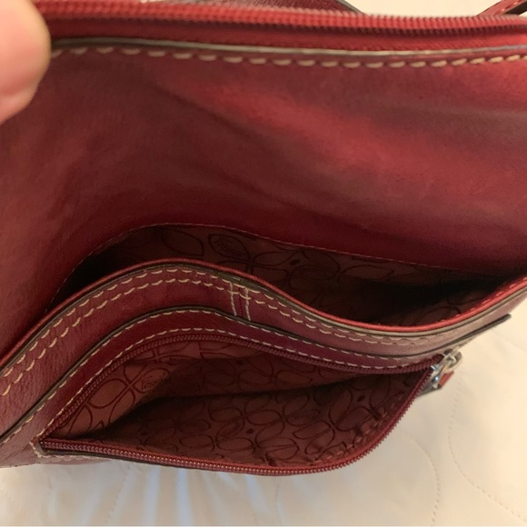 Fossil crossbody, Red, EUC - Picture 4 of 7